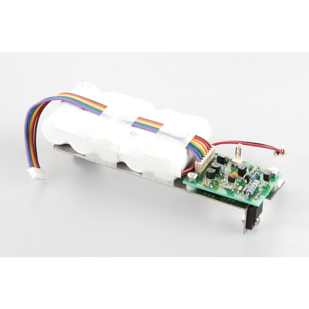 Akkubetrieb intern, Betriebsdauer bis zu 32 h, Ladezeit ca. 12 h, Ladestandsanzeige im Display. AUTO-OFF-Funktion zur Akkuschonung, abschaltbar. Für Modelle mit Wägeplattengröße 118 mm und 170×140 mm