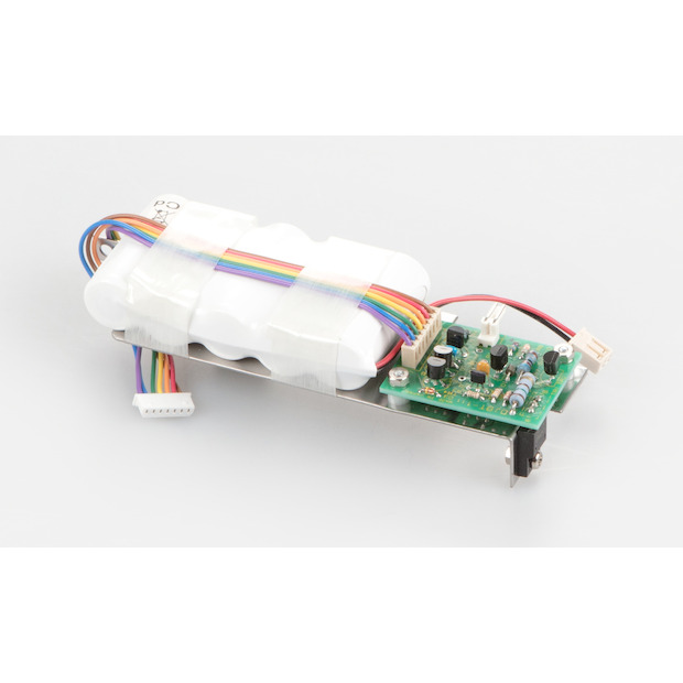 Akkubetrieb intern, Betriebsdauer bis zu 32 h, Ladezeit ca. 12 h, Ladestandsanzeige im Display. AUTO-OFF-Funktion zur Akkuschonung, abschaltbar. Für Modelle mit Wägeplattengröße 180×160 mm